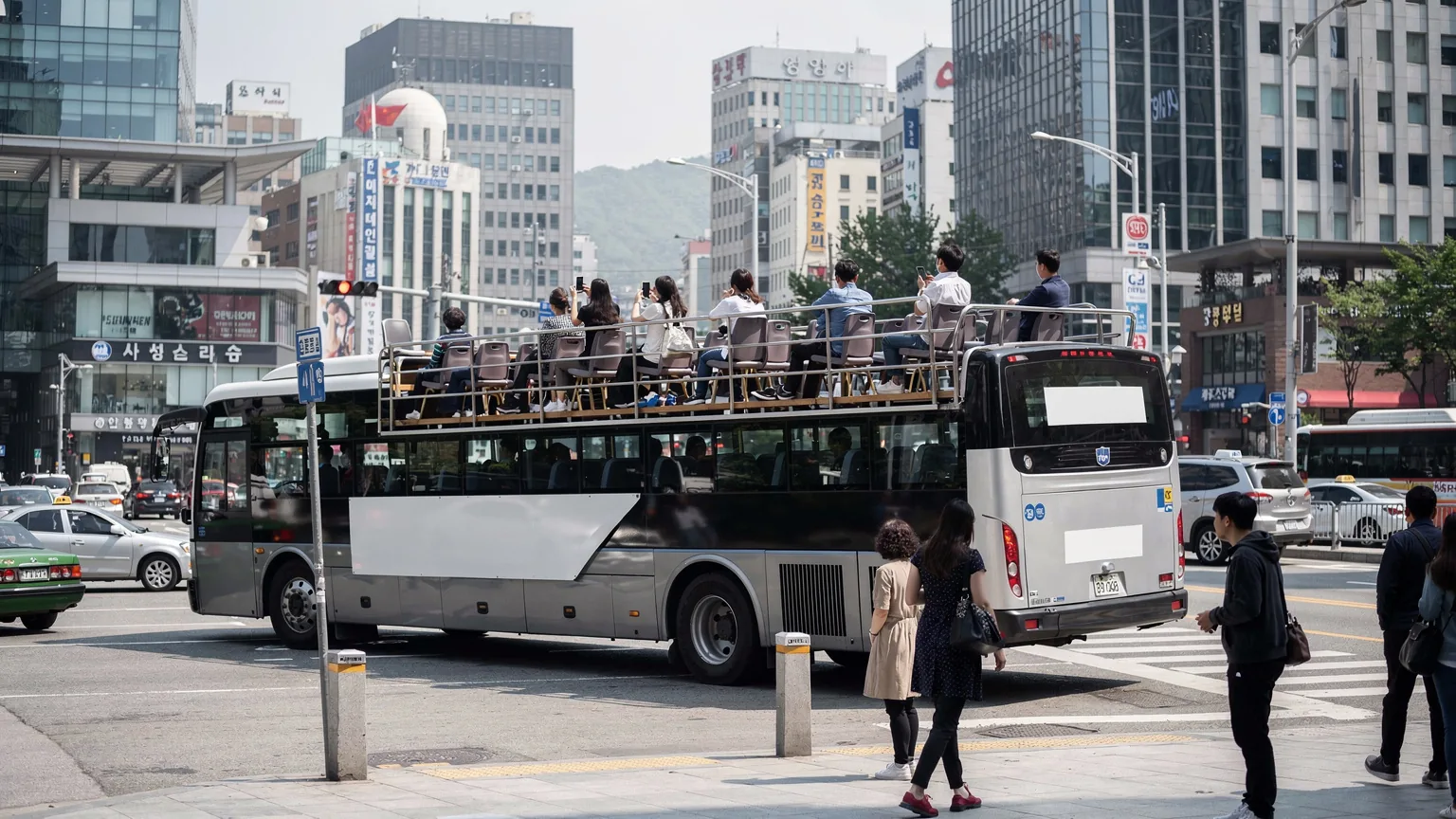 도시 투어를 선택하는 이유와 기본 개념 이해하기 - 도시 투어는 복잡한 도시에서 효율적이고 깊이 있는 여행 경험을 제공하는 서비스입니다